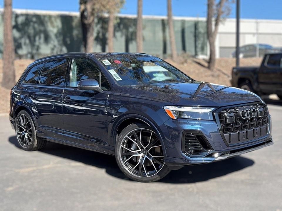 new 2025 Audi Q7 car, priced at $78,110