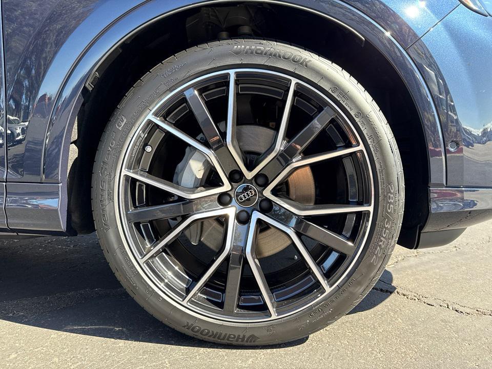 new 2025 Audi Q7 car, priced at $78,110