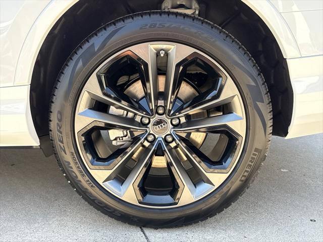 new 2025 Audi Q7 car, priced at $77,460