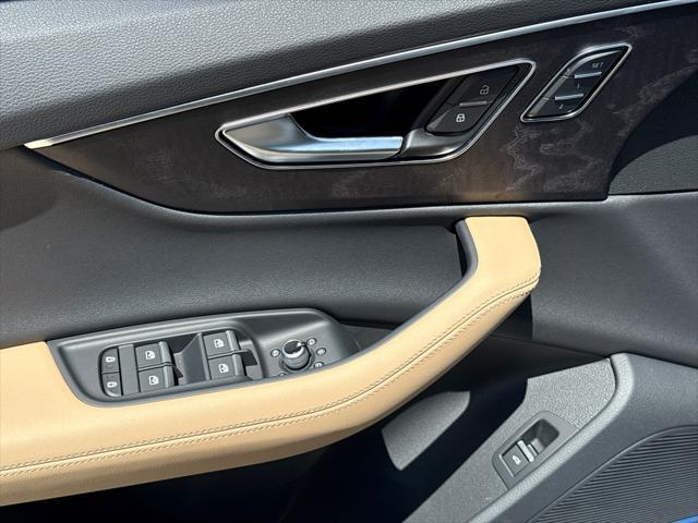 new 2025 Audi Q7 car, priced at $77,460