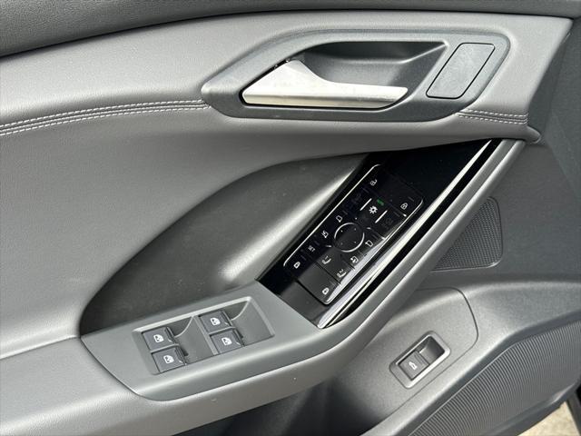 new 2025 Audi Q6 e-tron car, priced at $69,660