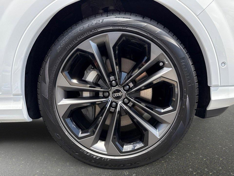 new 2025 Audi Q7 car, priced at $77,450
