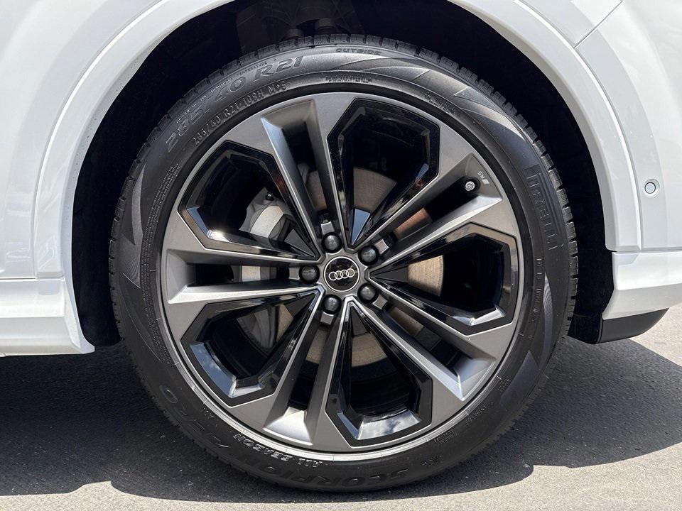 new 2025 Audi Q7 car, priced at $77,450