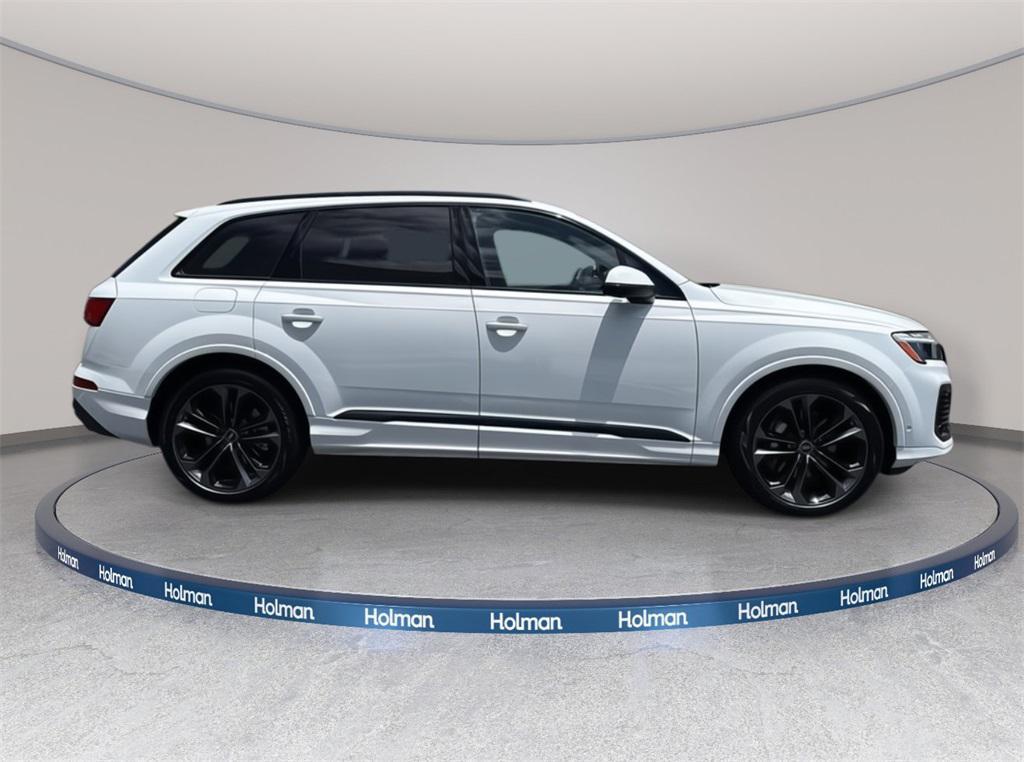 new 2025 Audi Q7 car, priced at $77,450