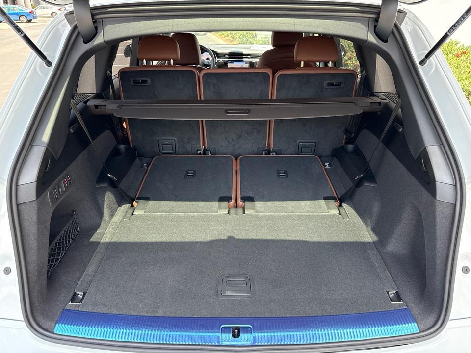 new 2025 Audi Q7 car, priced at $77,450
