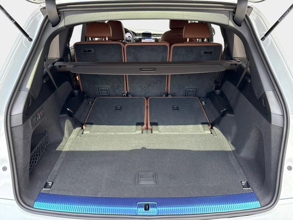 new 2025 Audi Q7 car, priced at $77,450