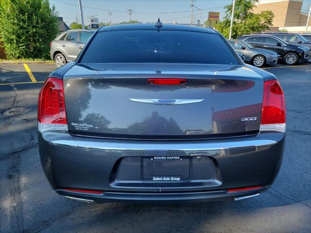 used 2018 Chrysler 300 car