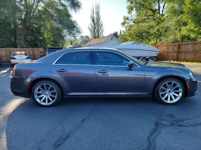 used 2018 Chrysler 300 car