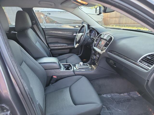 used 2018 Chrysler 300 car