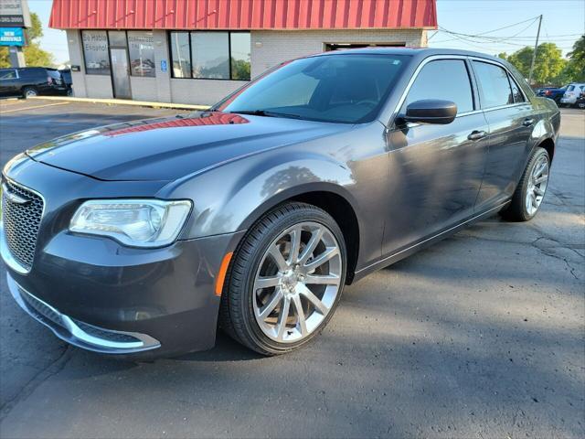 used 2018 Chrysler 300 car