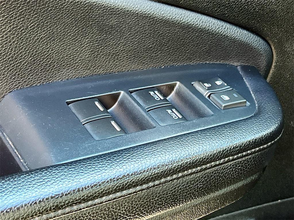 used 2021 Honda Pilot car, priced at $25,000