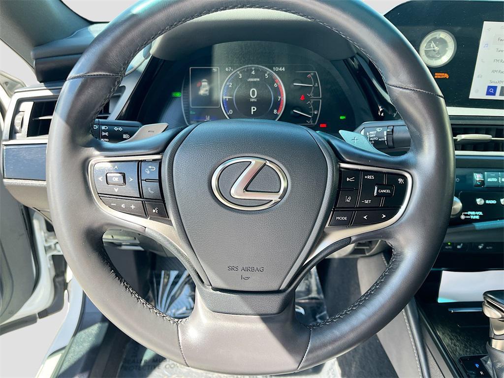 used 2025 Lexus ES 300h car, priced at $37,000