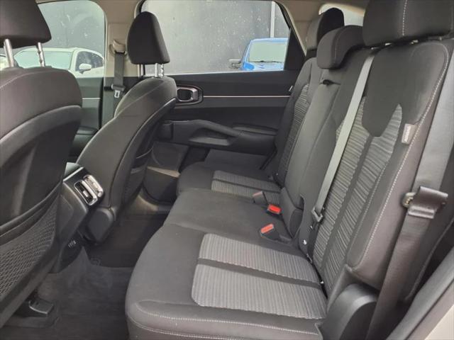 used 2025 Kia Sorento car, priced at $31,900