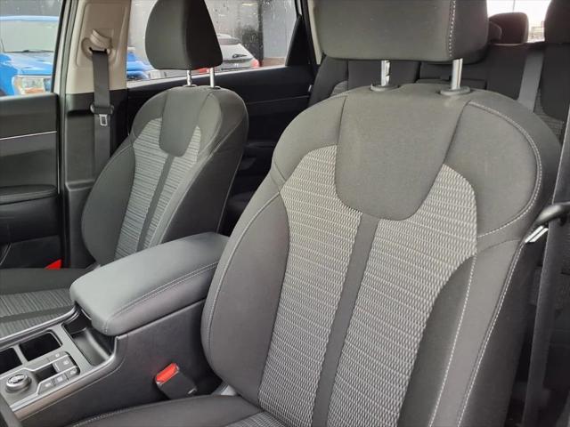 used 2025 Kia Sorento car, priced at $31,900