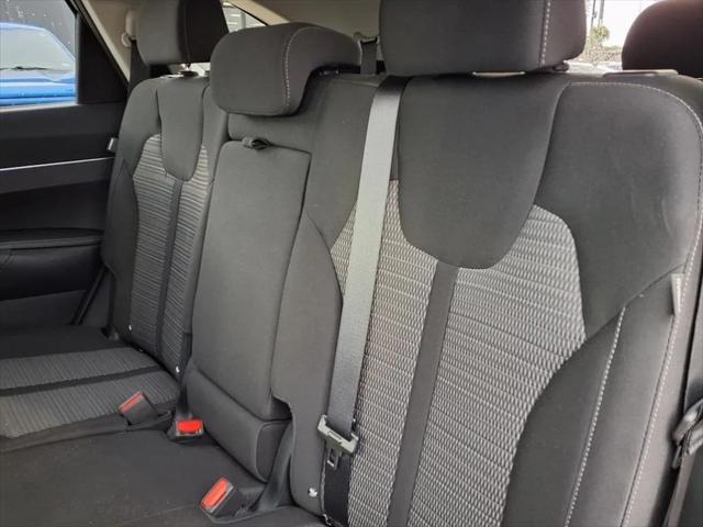 used 2025 Kia Sorento car, priced at $31,900