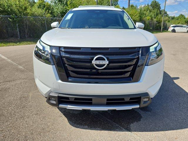 new 2025 Nissan Pathfinder car, priced at $39,982