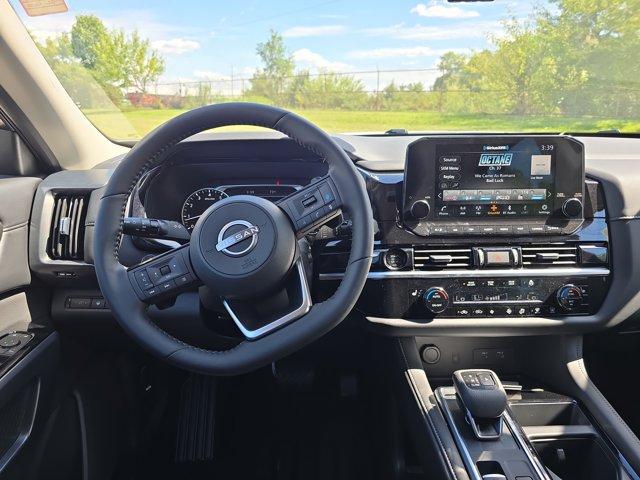 new 2025 Nissan Pathfinder car, priced at $39,982