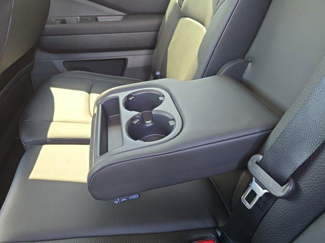 new 2025 Nissan Pathfinder car, priced at $39,982