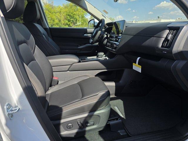 new 2025 Nissan Pathfinder car, priced at $39,685