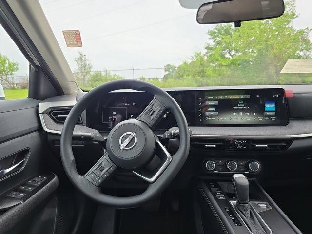 new 2025 Nissan Kicks car, priced at $25,559