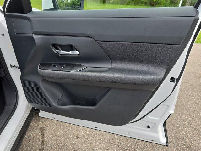 new 2025 Nissan Kicks car, priced at $25,559