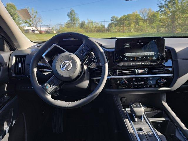 new 2025 Nissan Pathfinder car, priced at $39,085