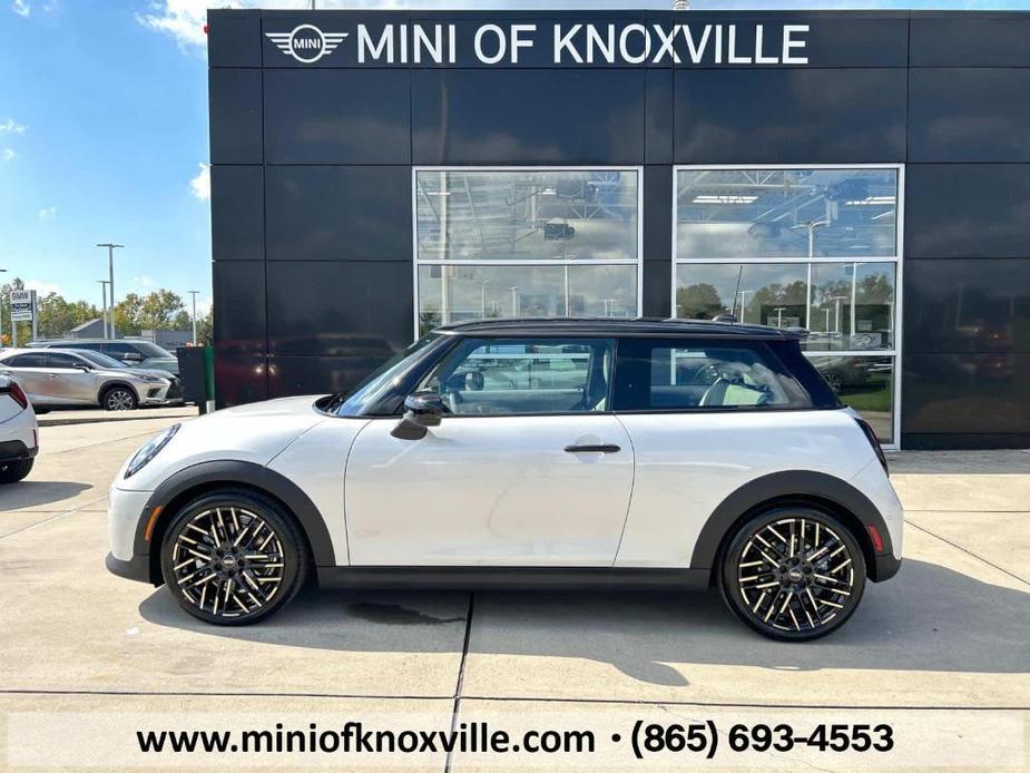 new 2025 MINI Hardtop car, priced at $39,110