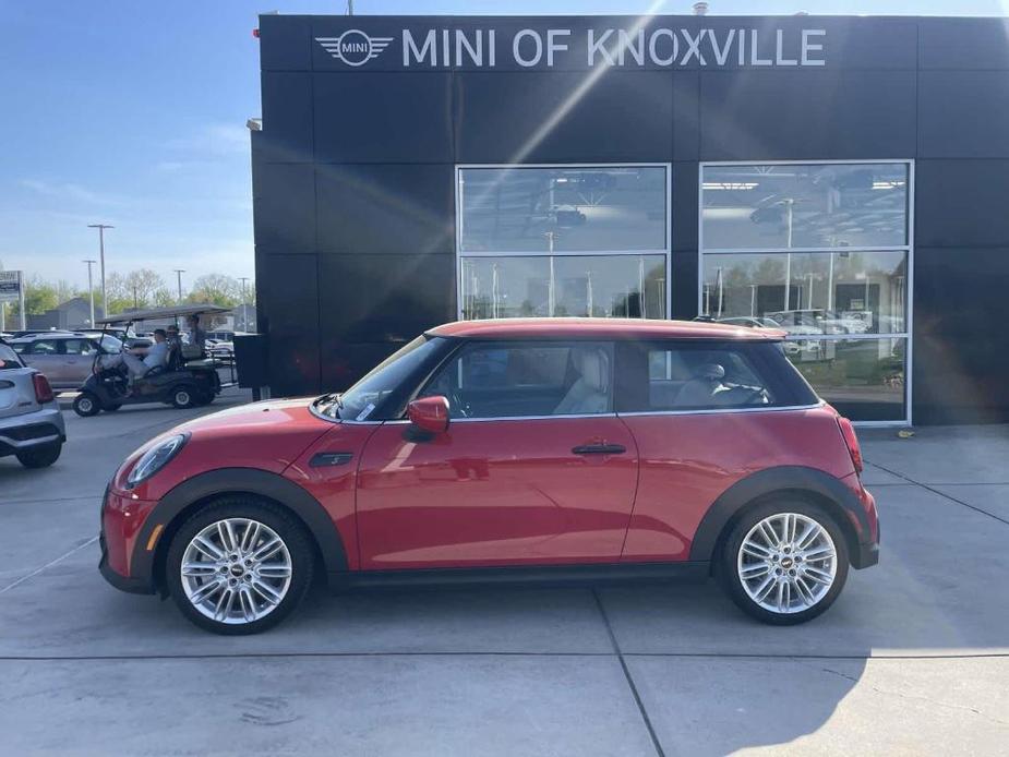 new 2024 MINI Hardtop car, priced at $39,625