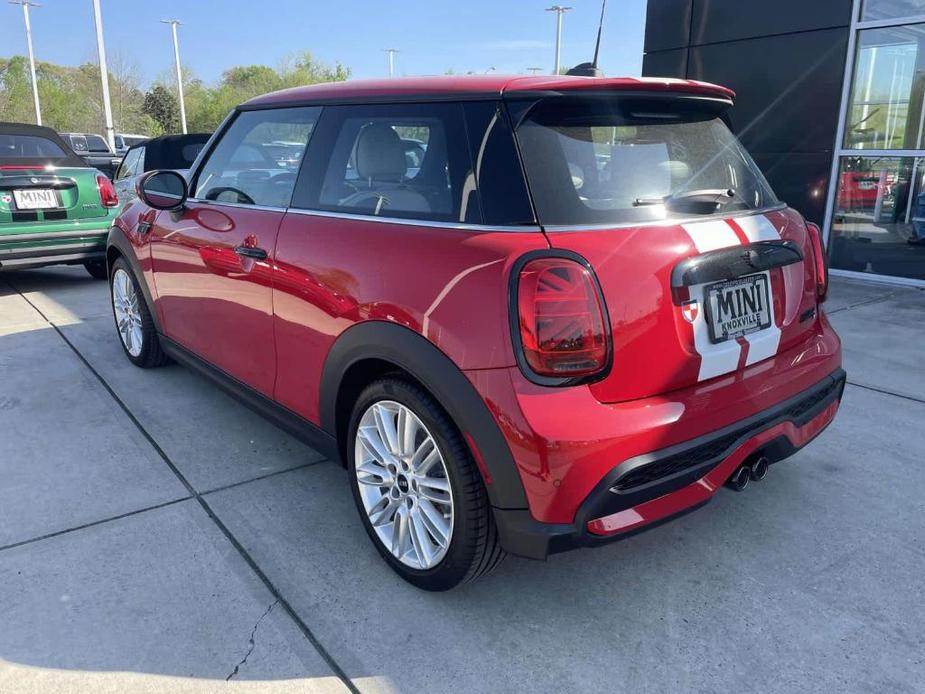 new 2024 MINI Hardtop car, priced at $39,625