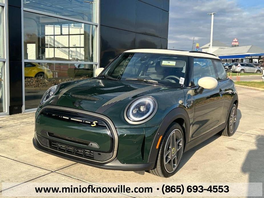 used 2024 MINI SE Hardtop car, priced at $26,901