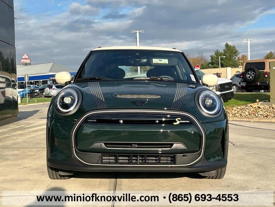 used 2024 MINI SE Hardtop car, priced at $26,901