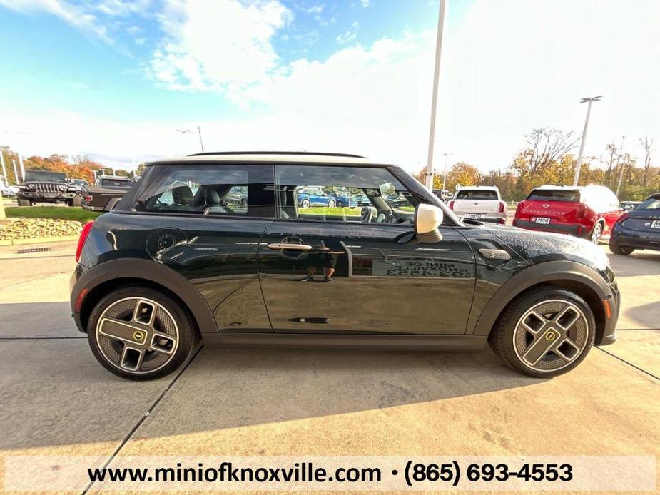 used 2024 MINI SE Hardtop car, priced at $26,901