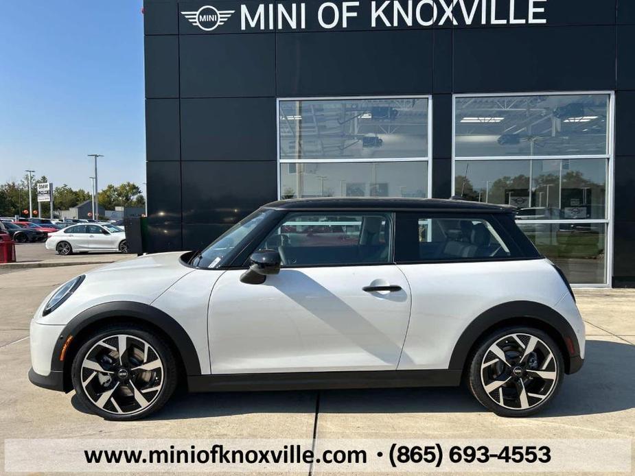 new 2025 MINI Hardtop car, priced at $38,100