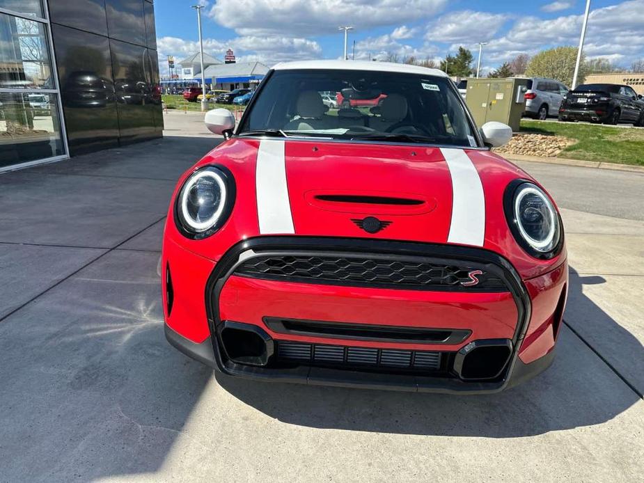 new 2024 MINI Hardtop car, priced at $38,545