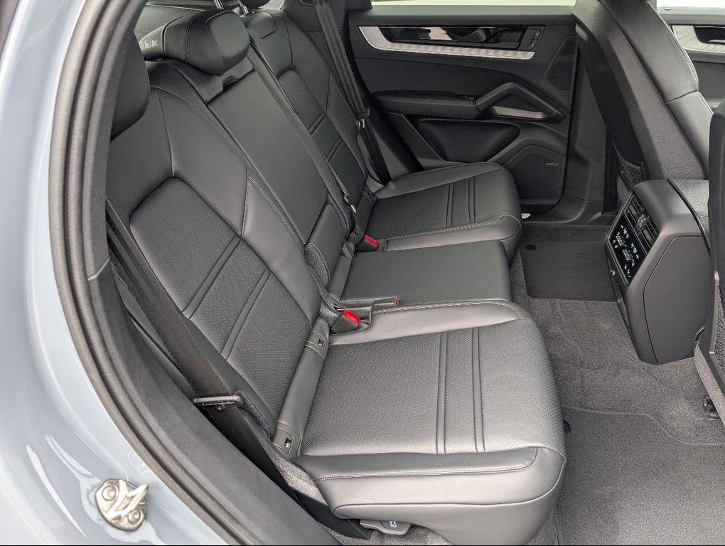 new 2025 Porsche Cayenne car, priced at $108,075