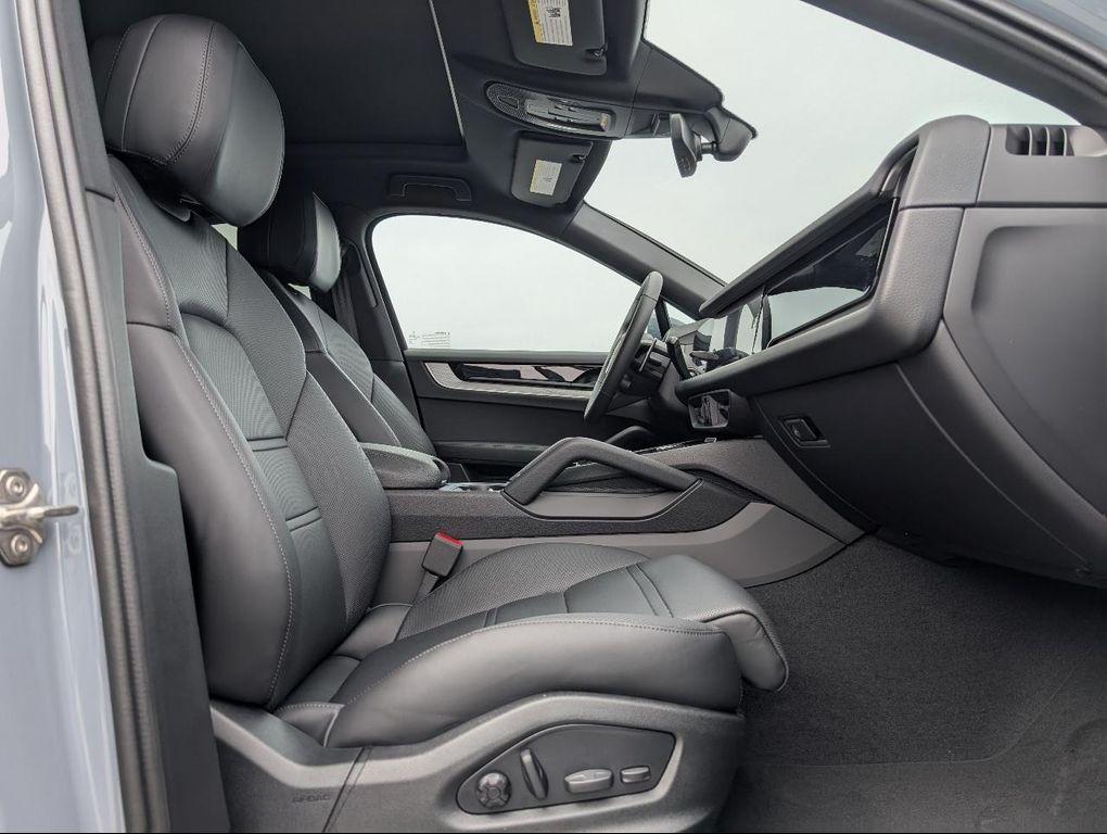 new 2025 Porsche Cayenne car, priced at $108,075