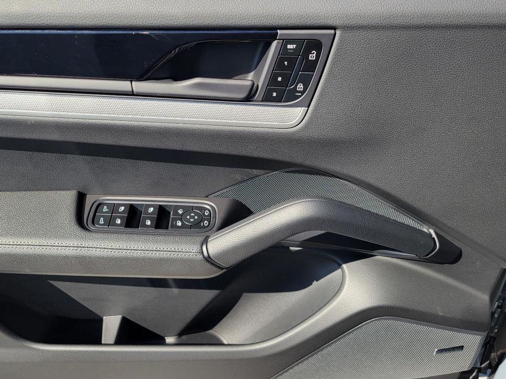new 2025 Porsche Cayenne car