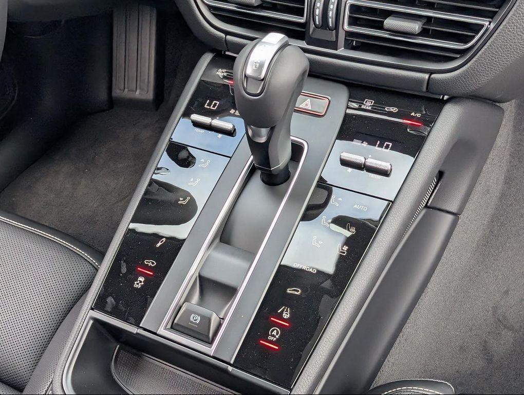 new 2025 Porsche Macan car