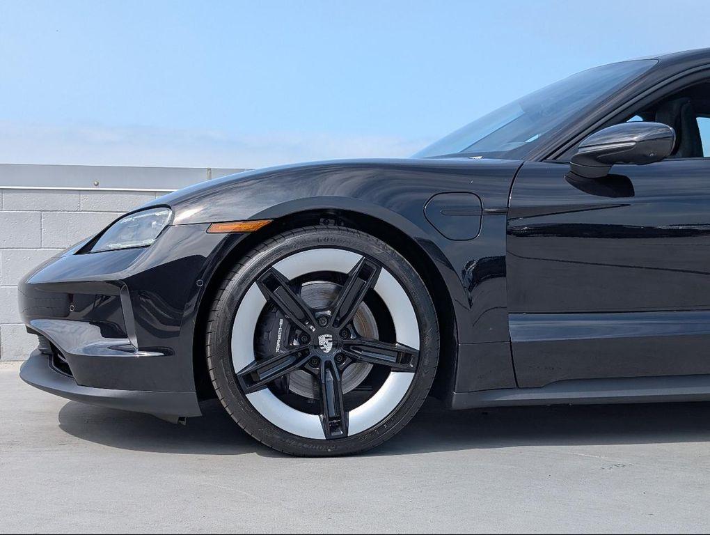 new 2025 Porsche Taycan car