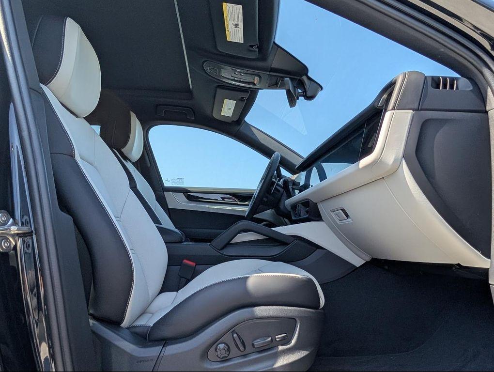 new 2025 Porsche Cayenne car