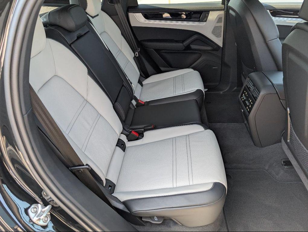 new 2025 Porsche Cayenne car