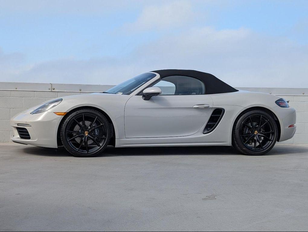 new 2025 Porsche 718 Boxster car