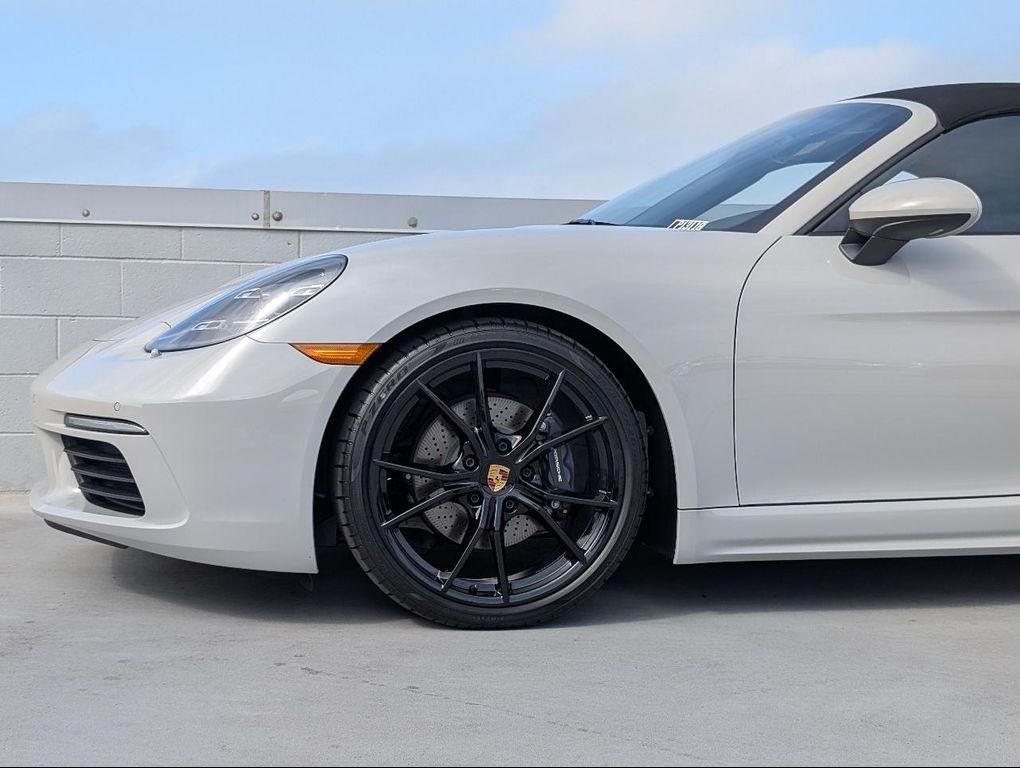new 2025 Porsche 718 Boxster car