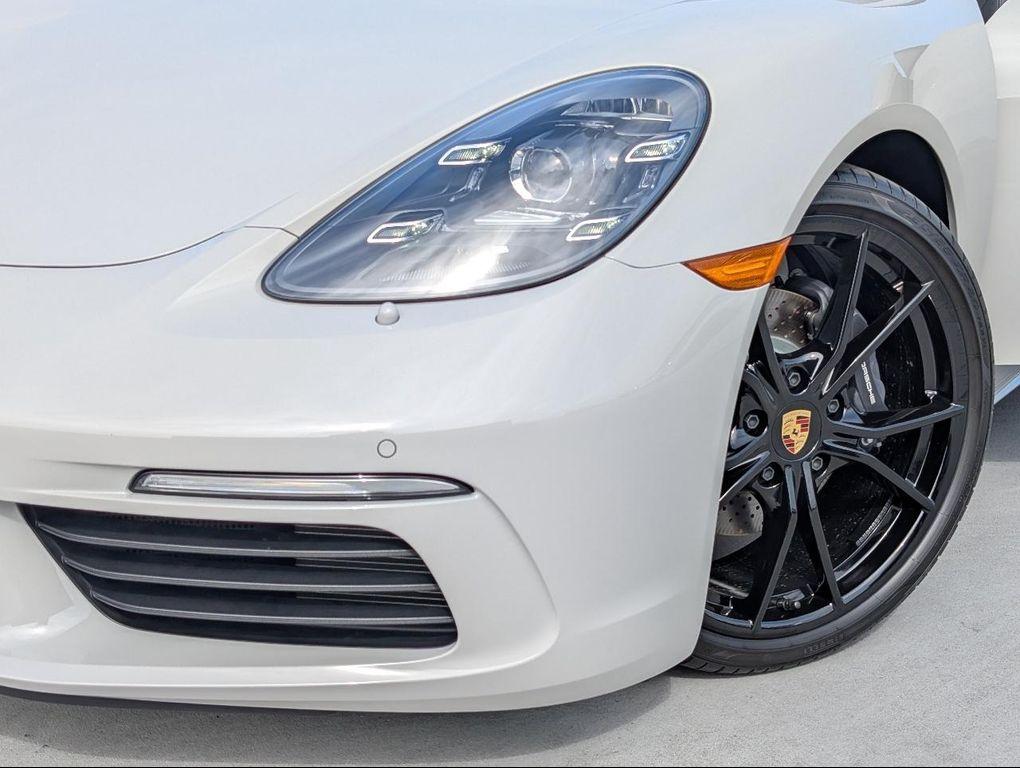 new 2025 Porsche 718 Boxster car