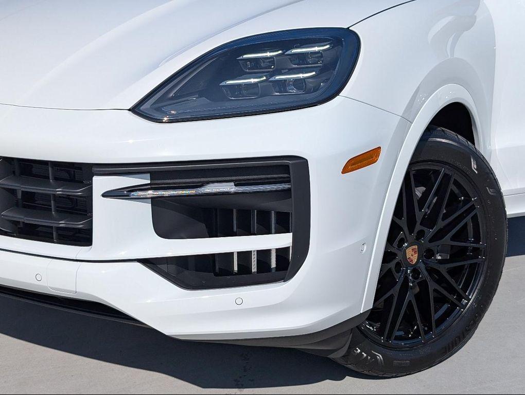 new 2025 Porsche Cayenne car, priced at $109,225