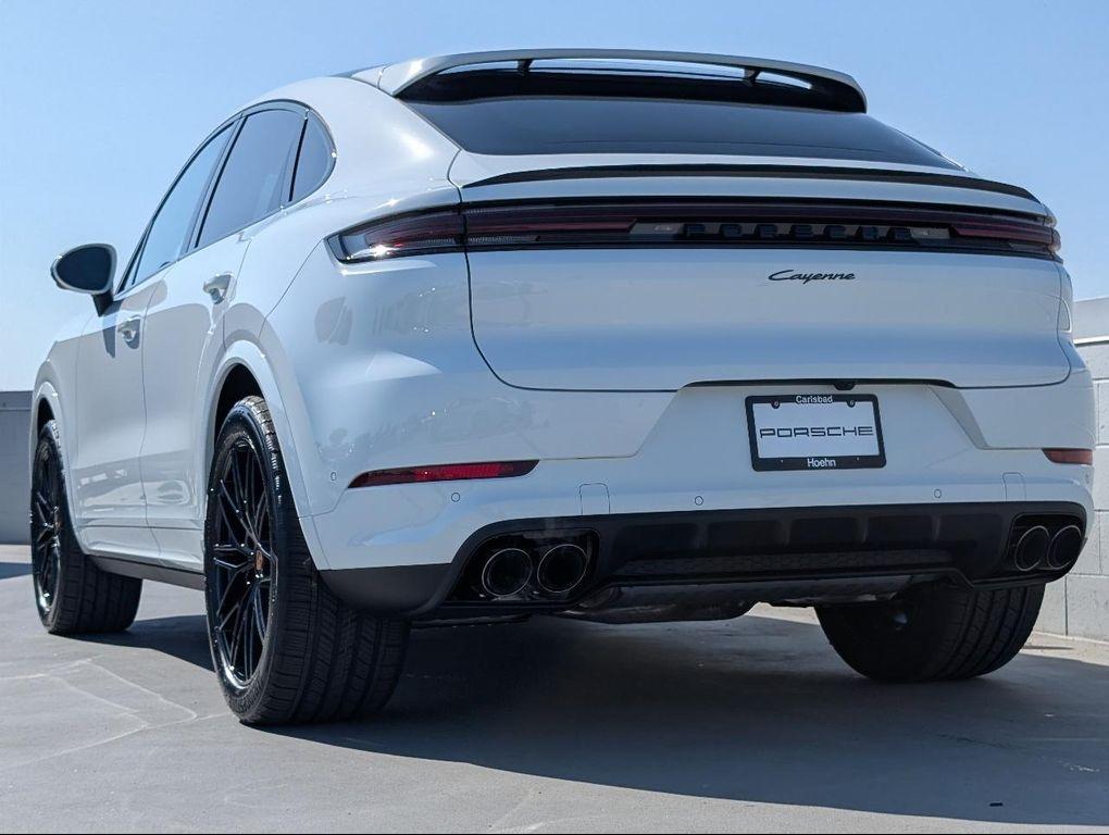 new 2025 Porsche Cayenne car, priced at $109,225