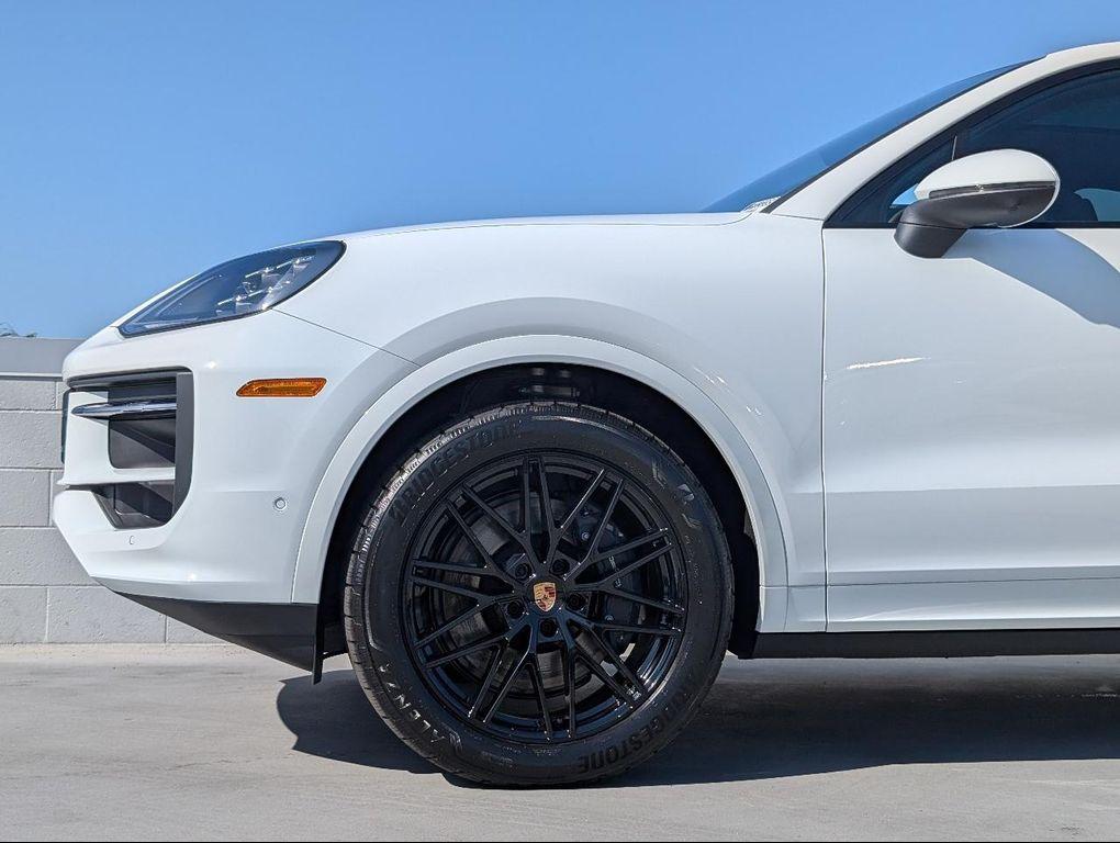 new 2025 Porsche Cayenne car, priced at $109,225