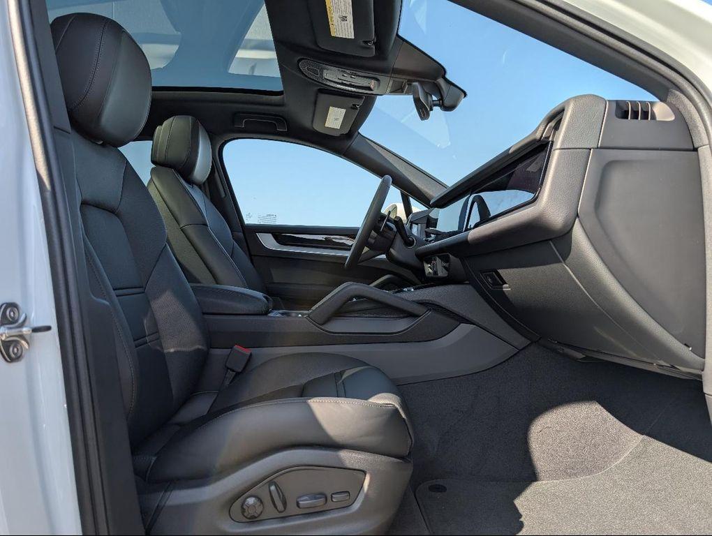 new 2025 Porsche Cayenne car, priced at $109,225