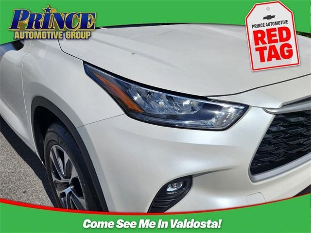 used 2020 Toyota Highlander car, priced at $25,975