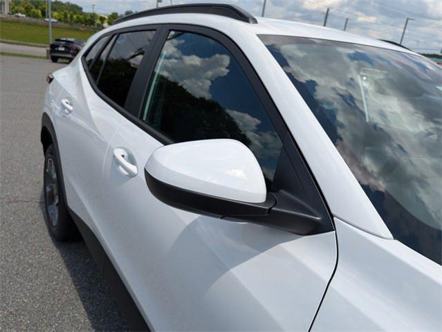 new 2025 Chevrolet Trax car, priced at $24,358